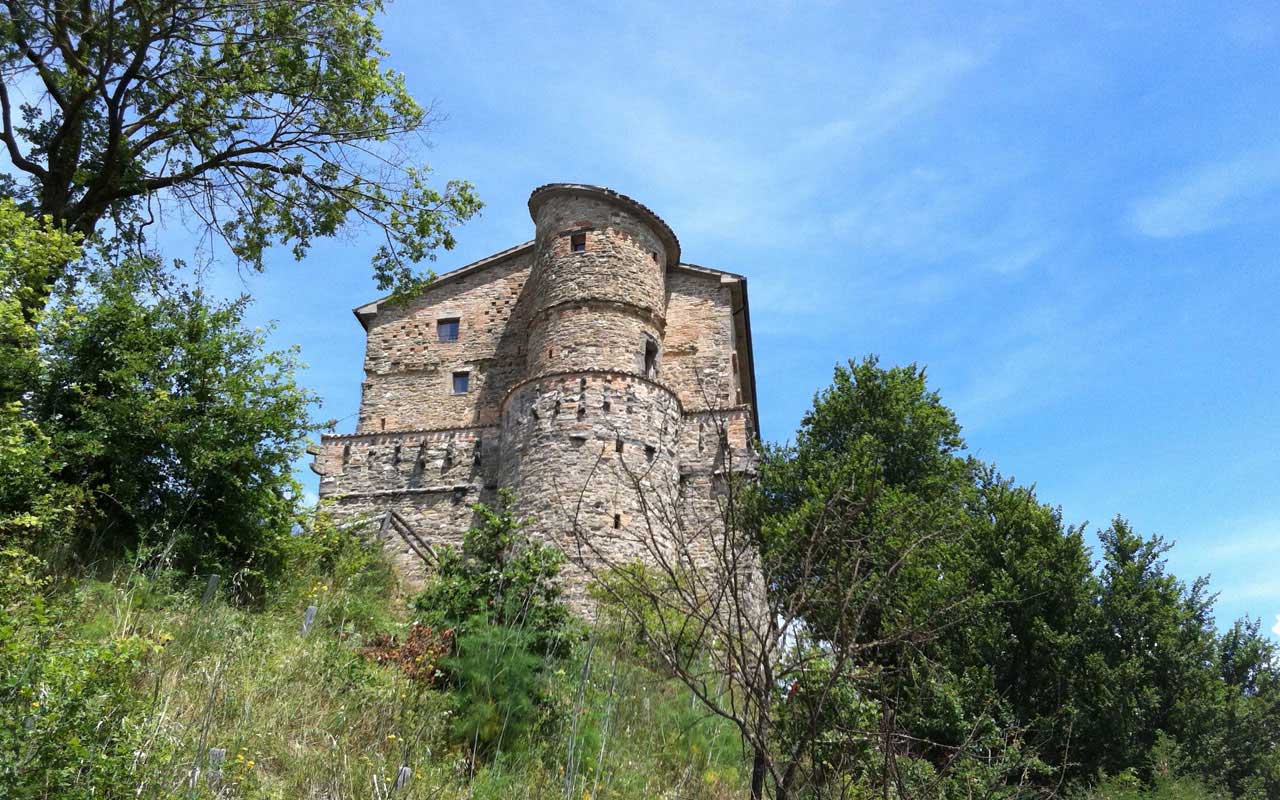 Torre di Moravola by path